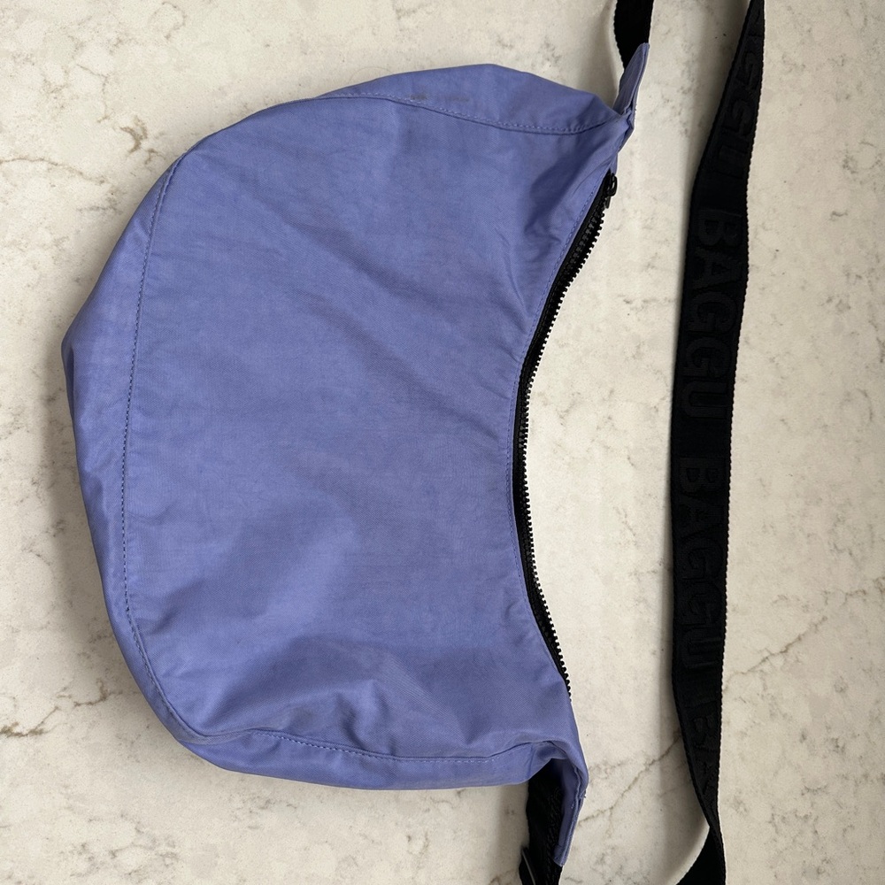 BAGGU medium crescent Bag Minimalist Design